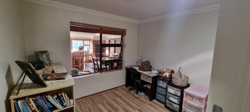 3 Bedroom Property for Sale in Fraaiuitsig Western Cape